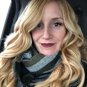 Meet your Posher, Crystal